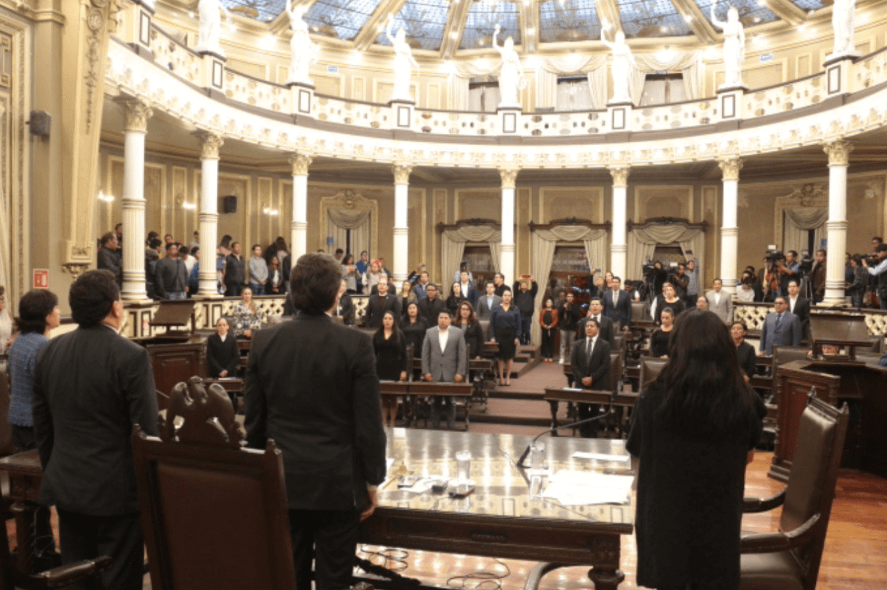 Legisladores negocian para definir interino en Puebla