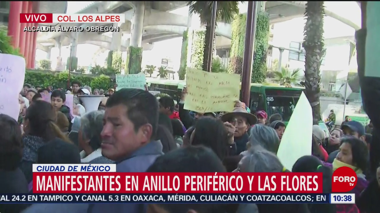 Manifestantes bloquean lateral de Periférico y Las Flores