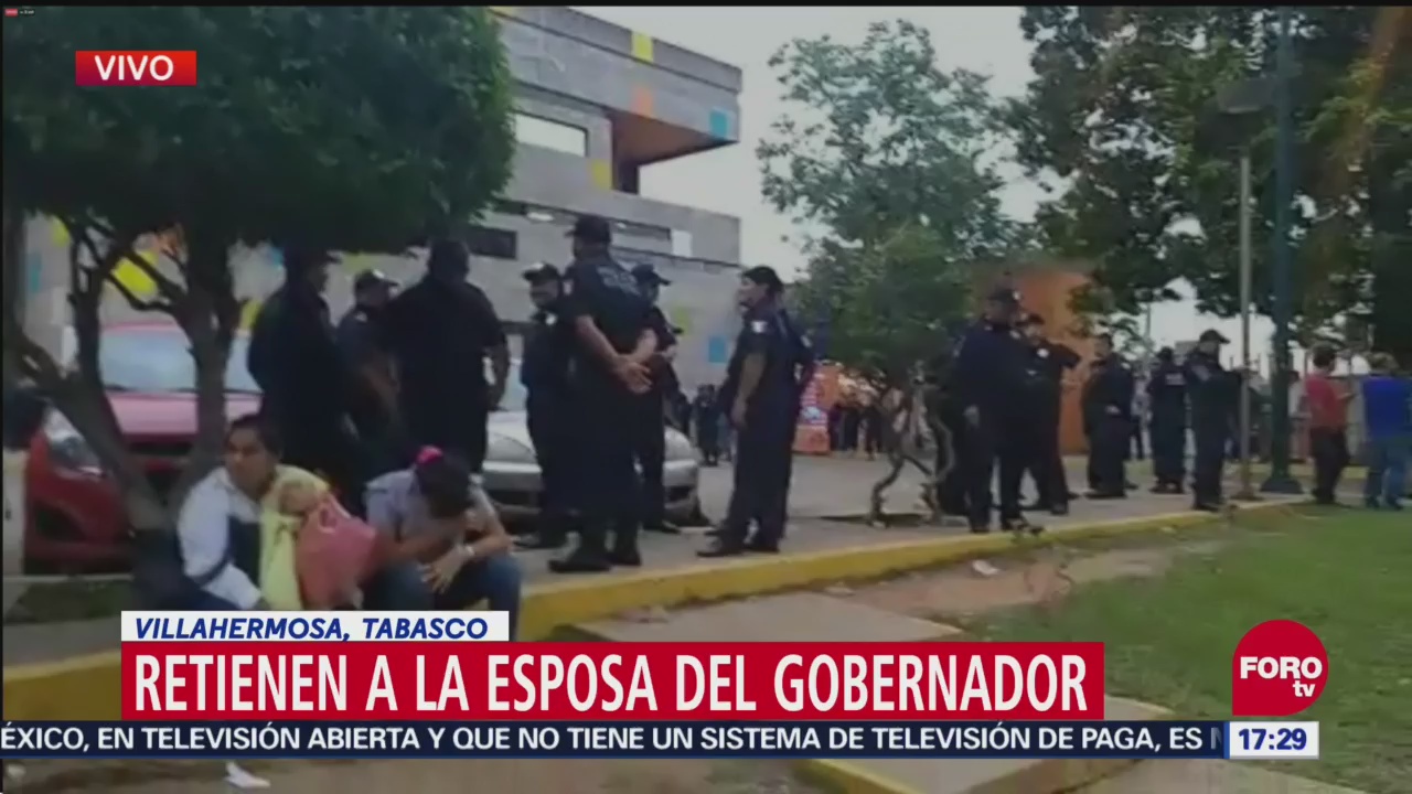 Manifestantes retienen a esposa del gobernador de Tabasco