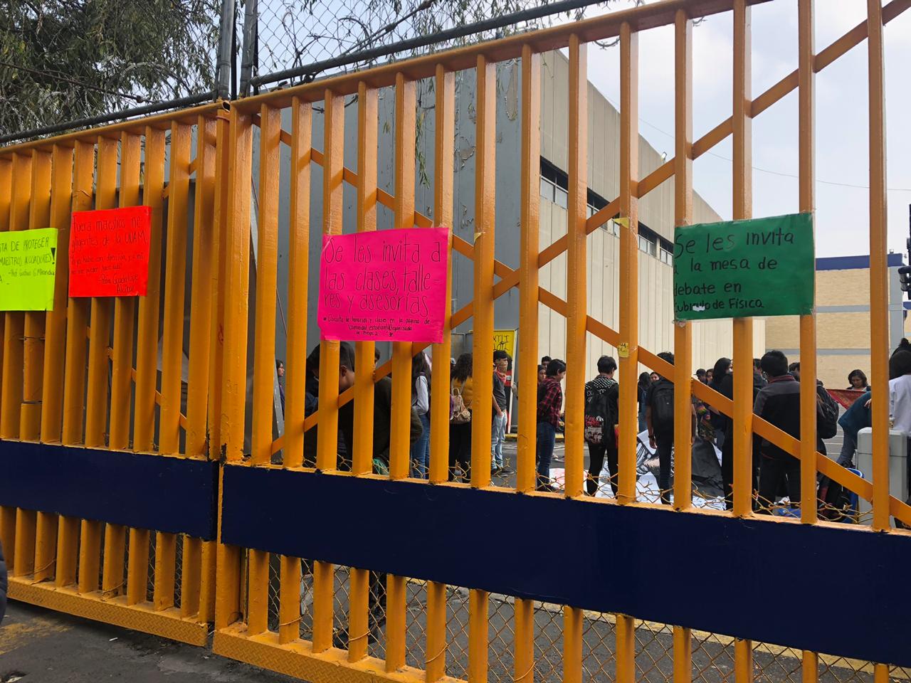 Marchan estudiantes de Prepa 2 de la UNAM, tras rechazo de peticiones