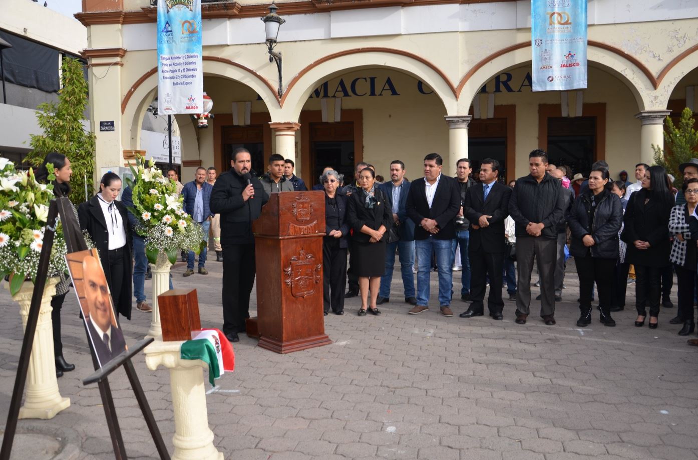 Rinden homenaje en Ameca al piloto fallecido en Puebla