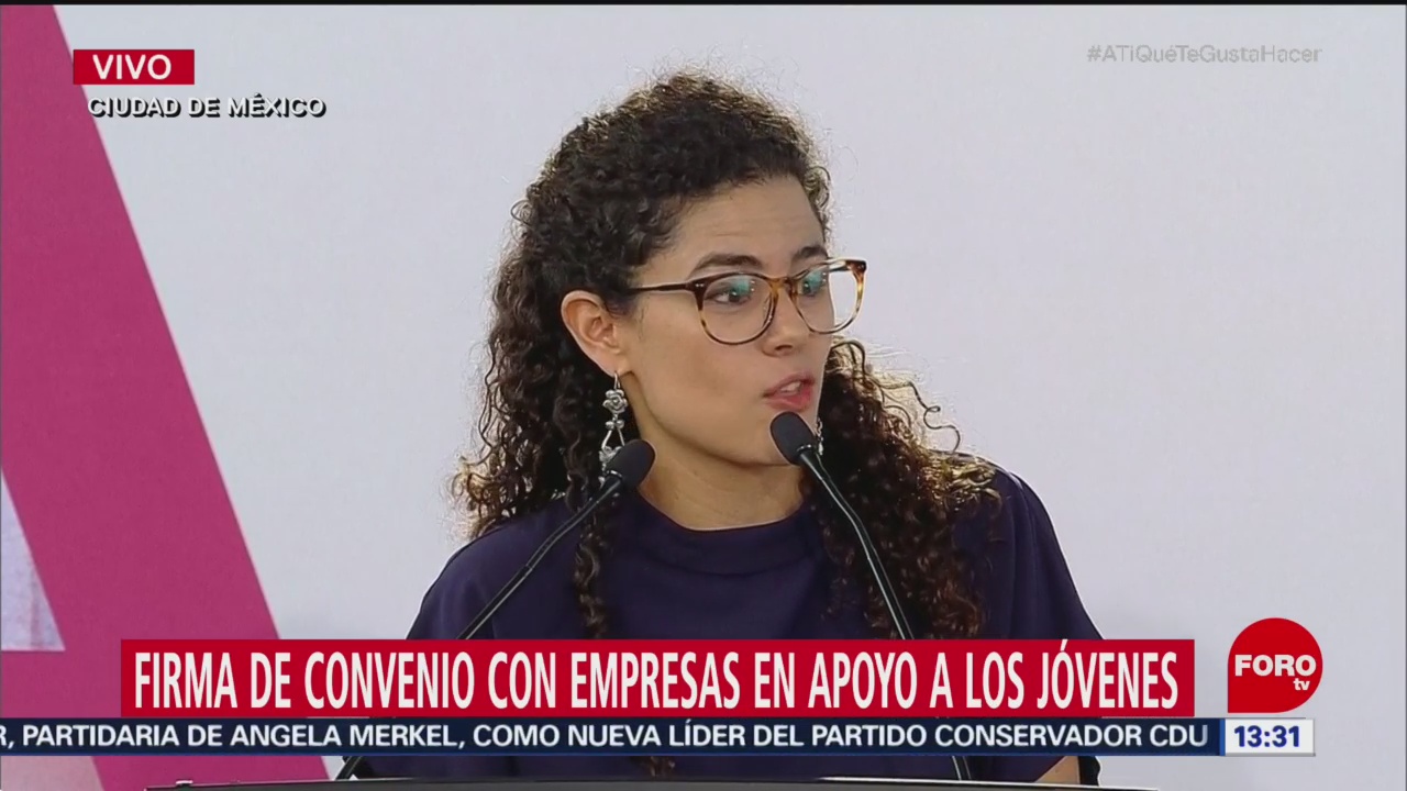María Alcalde firma de convenio con empresas en apoyo a los jóvenes