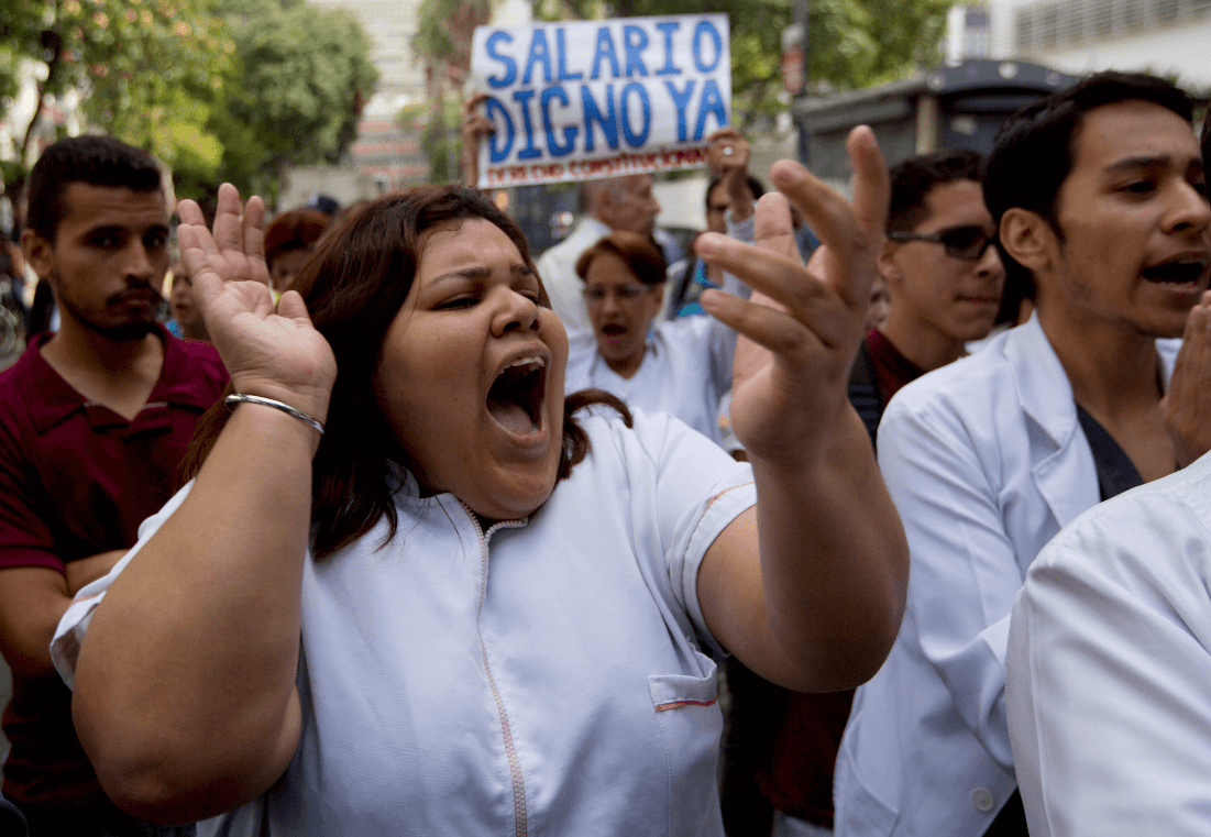 Médicos y enfermeras protestan en Venezuela. (AP, archivo)