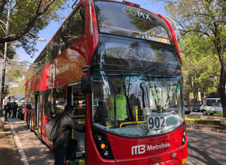 Metrobús tendrá interrupciones de servicio por peregrino
