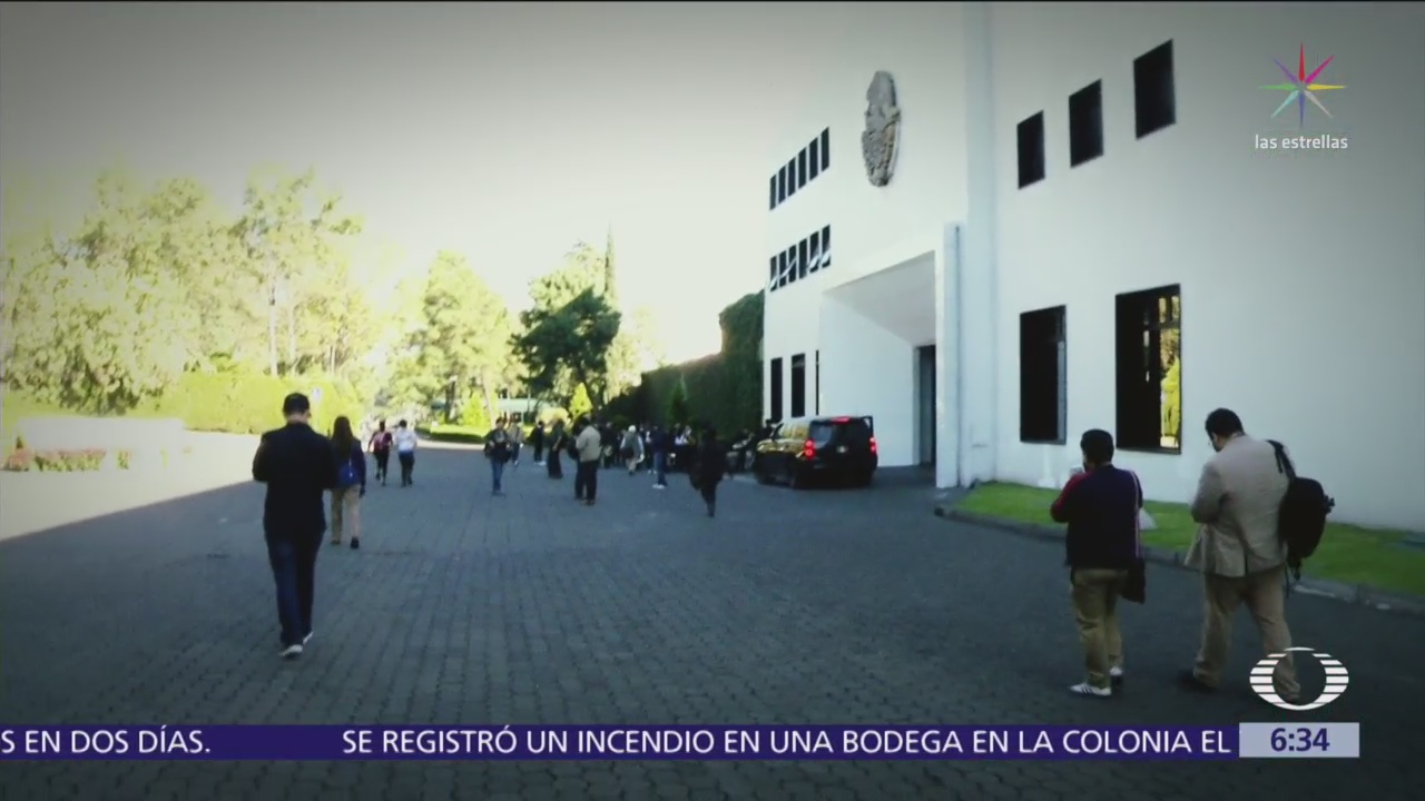 Mexicanos entran a Los Pinos, convertido ahora en centro cultural