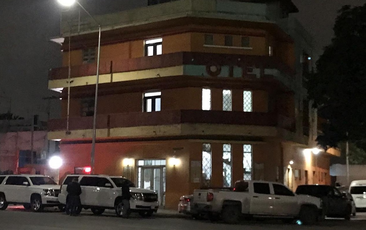 Rescatan a víctima de secuestro y a 93 migrantes en hotel de Monterrey