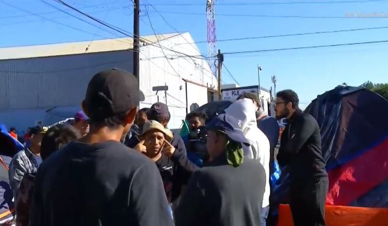 Migrantes centroamericanos, acusados de robo a Unidad Deportiva 'Benito Juárez' en Tijuana