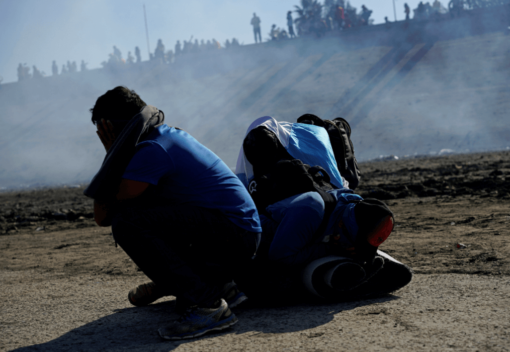 Gas lacrimógeno en frontera de México se usó conforme a la ley