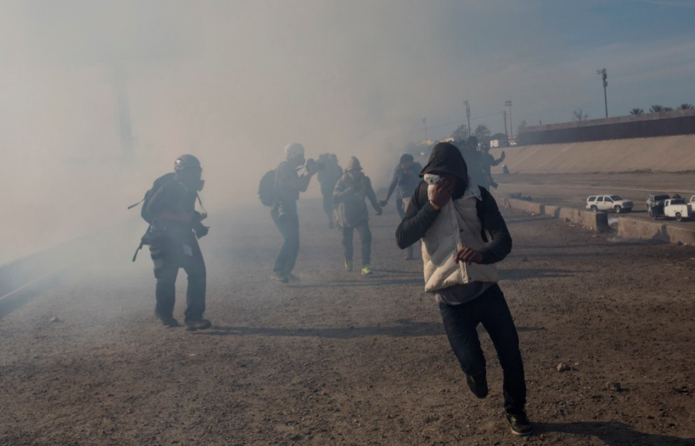 Gas lacrimógeno en frontera México se usó conforme ley