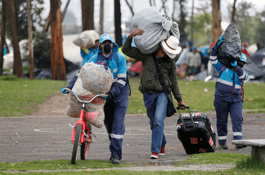 Migrantes venezolanos llegan a Colombia. (AP)