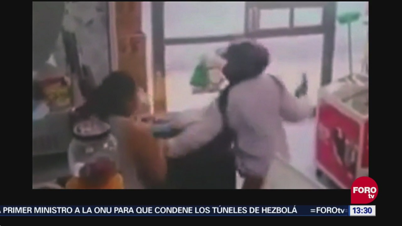 Mujer enfrenta a ladrón en Cozumel