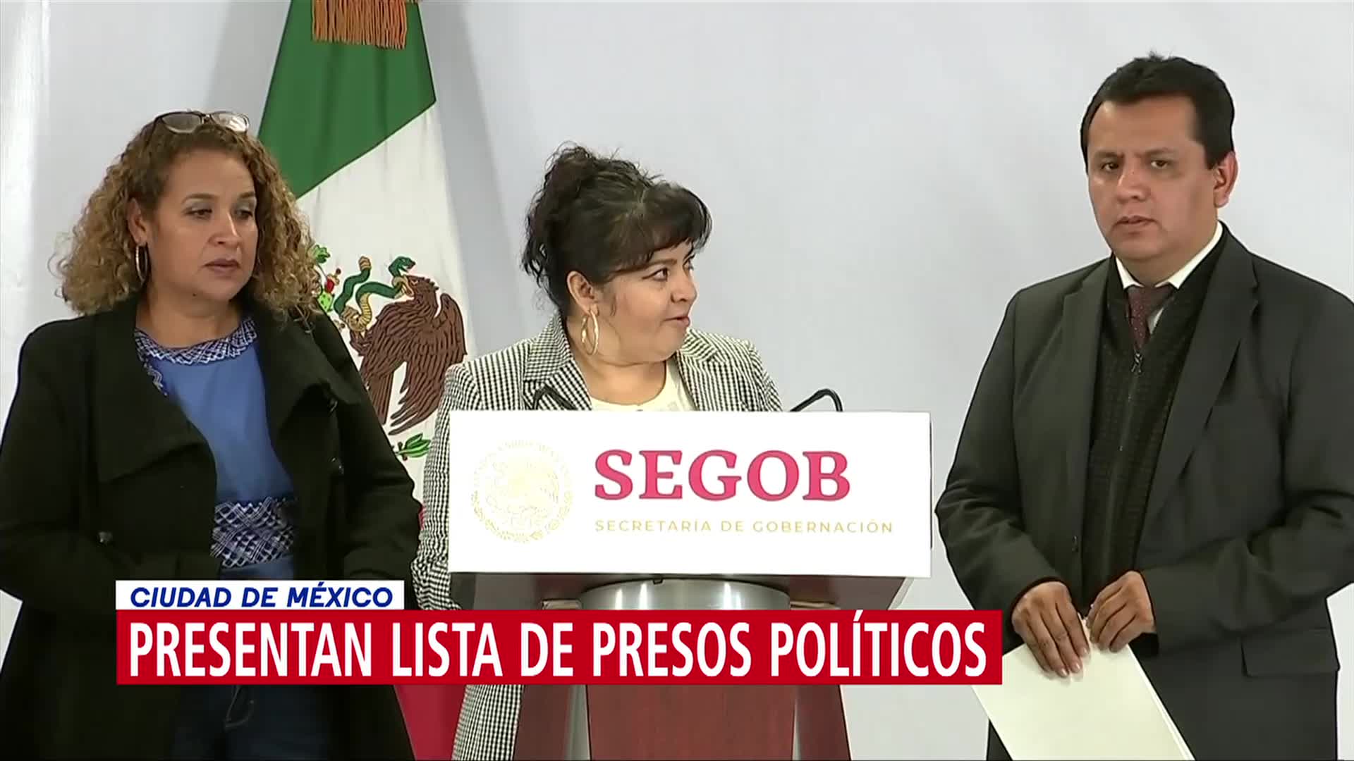 Nestora Salgado entrega lista de presos políticos