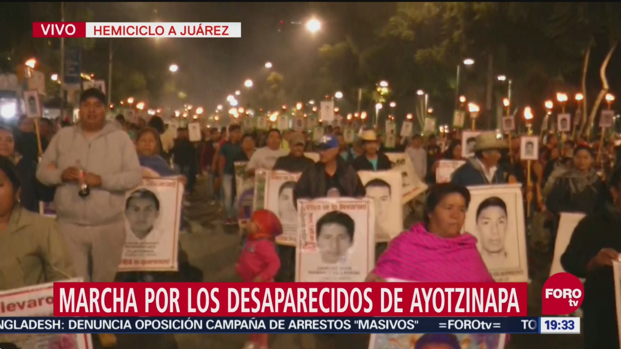 Realizan Marcha Desaparecidos Caso Ayotzinapa