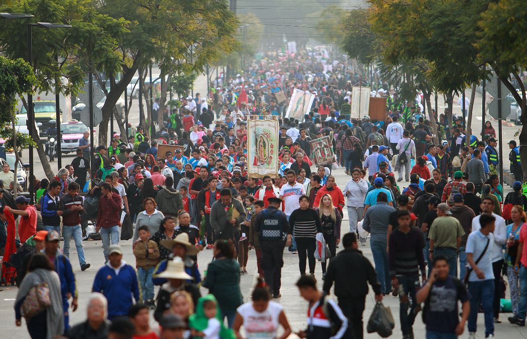 Mantienen cierre de vialidades por llegada de peregrinos a Basílica de Guadalupe