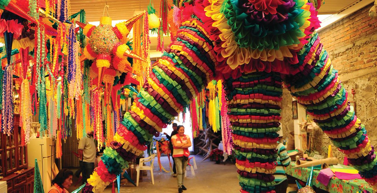 Así nació la costumbre de elaborar piñatas en México