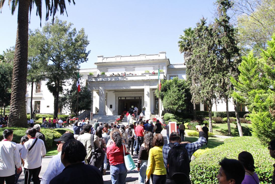 Más de 60 mil personas visitan ‘Los Pinos’ en segundo día