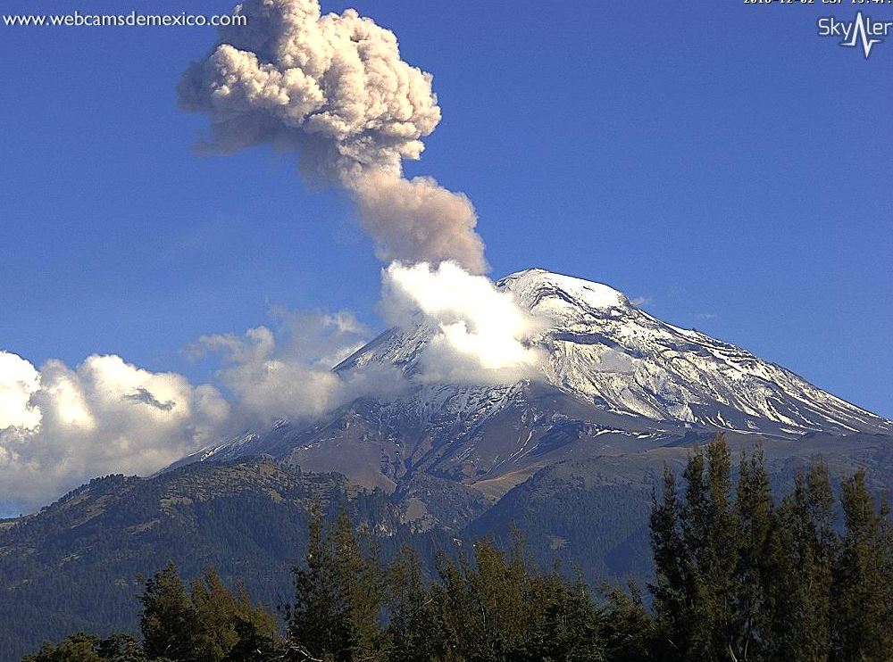 Volcán Popocatépetl emite exhalación de 1 kilómetro de altura