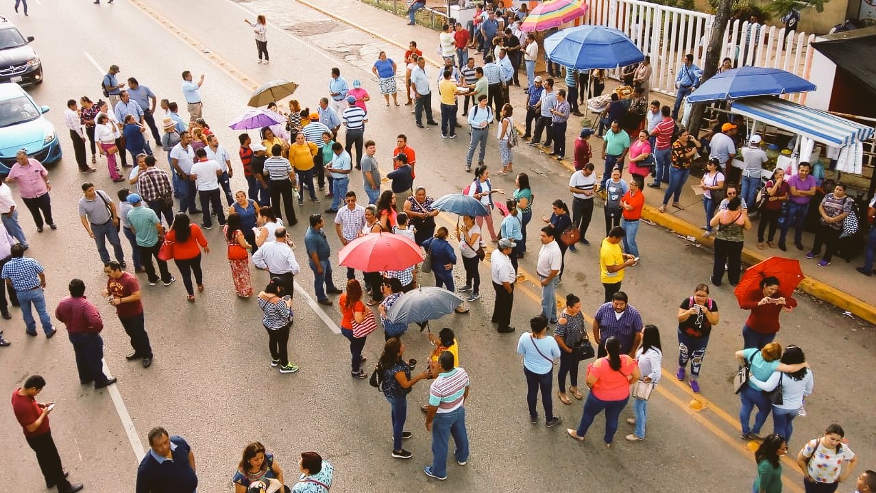 Maestros realizan paros y bloqueos en Villahermosa, Tabasco