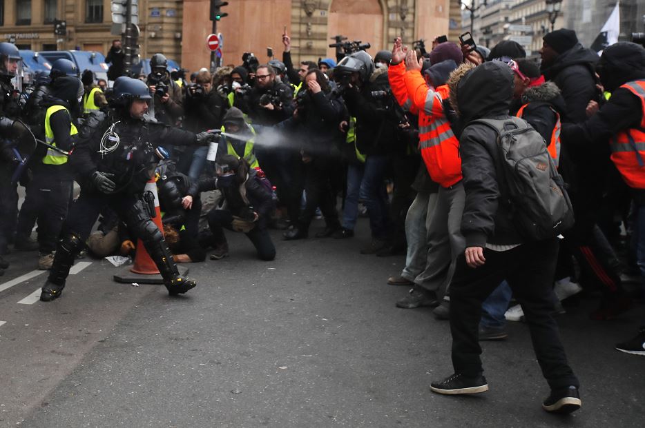 Suman 7 muertos en transcurso de protestas en Francia