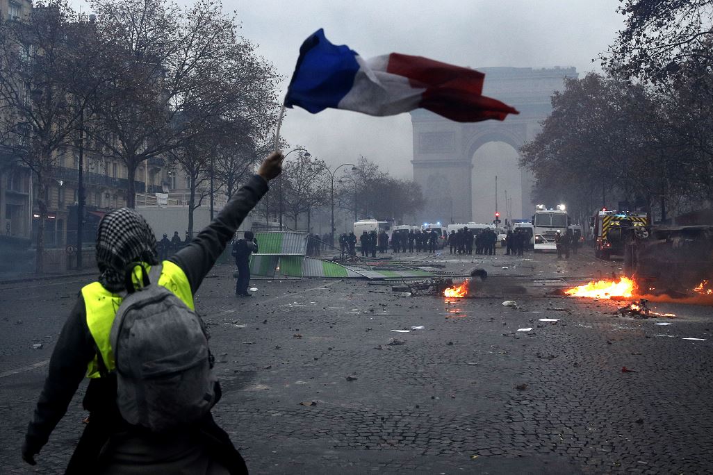 Permanecen detenidas 378 personas en París tras los disturbios del sábado