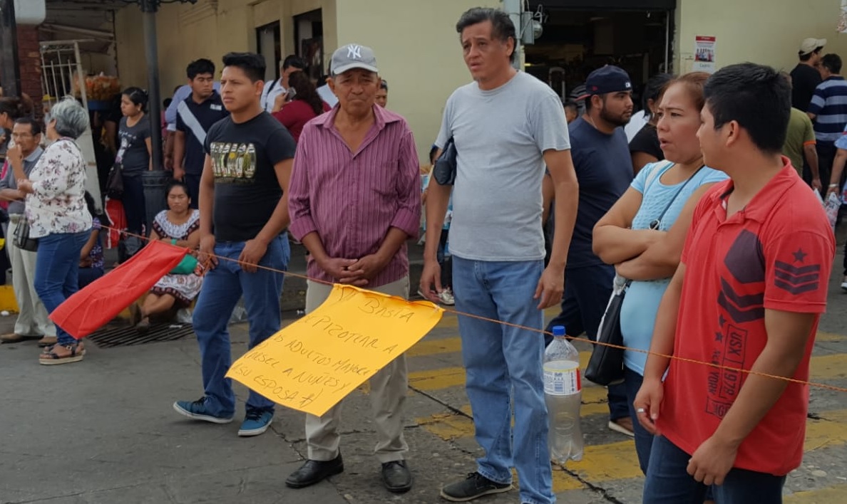 Falta de pagos y aguinaldos desata paros y bloqueos en Tabasco