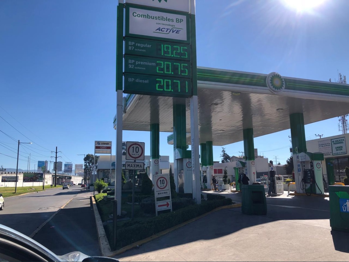 Reportan desabasto de gasolina en Toluca, Estado de México