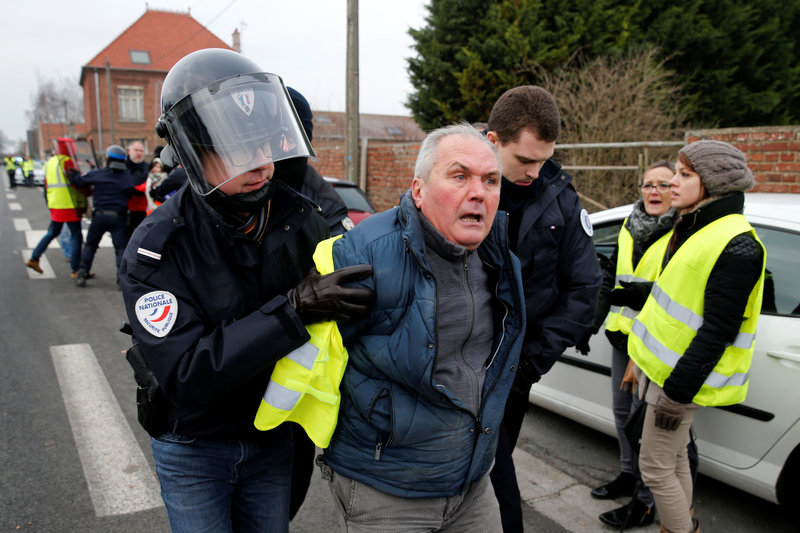 paris 59 detenidos en inicio de protestas de chalecos amarillos