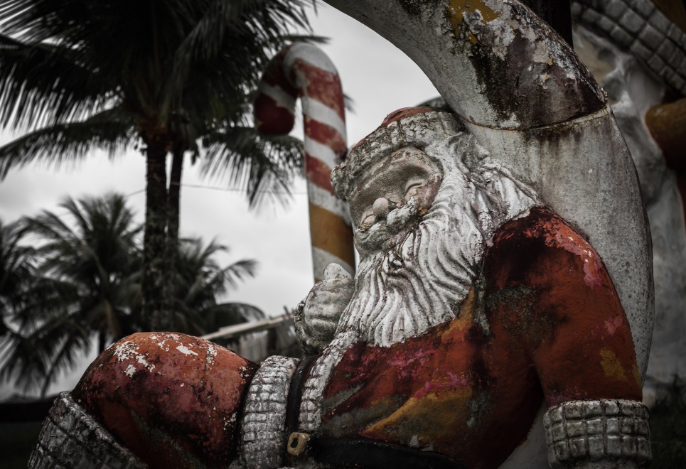 Santa Claus y la Navidad se desmoronan en Albanoel Park