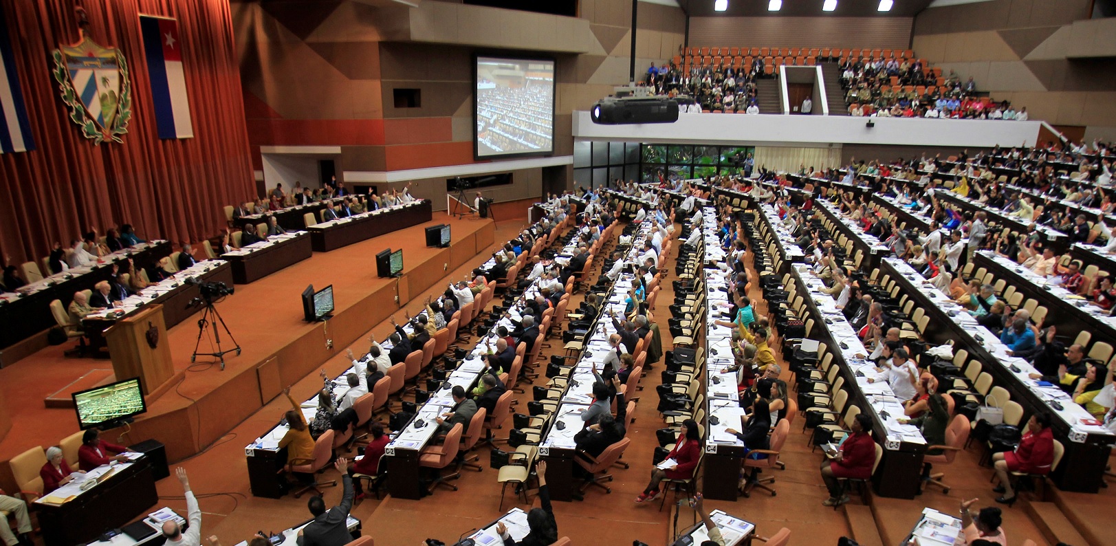 Diputados aprueban en Cuba nueva Constitución