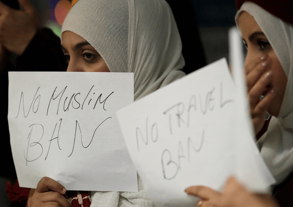Simpatizantes de Shaima Swileh protestan contra el veto a musulmanes. (AP) 