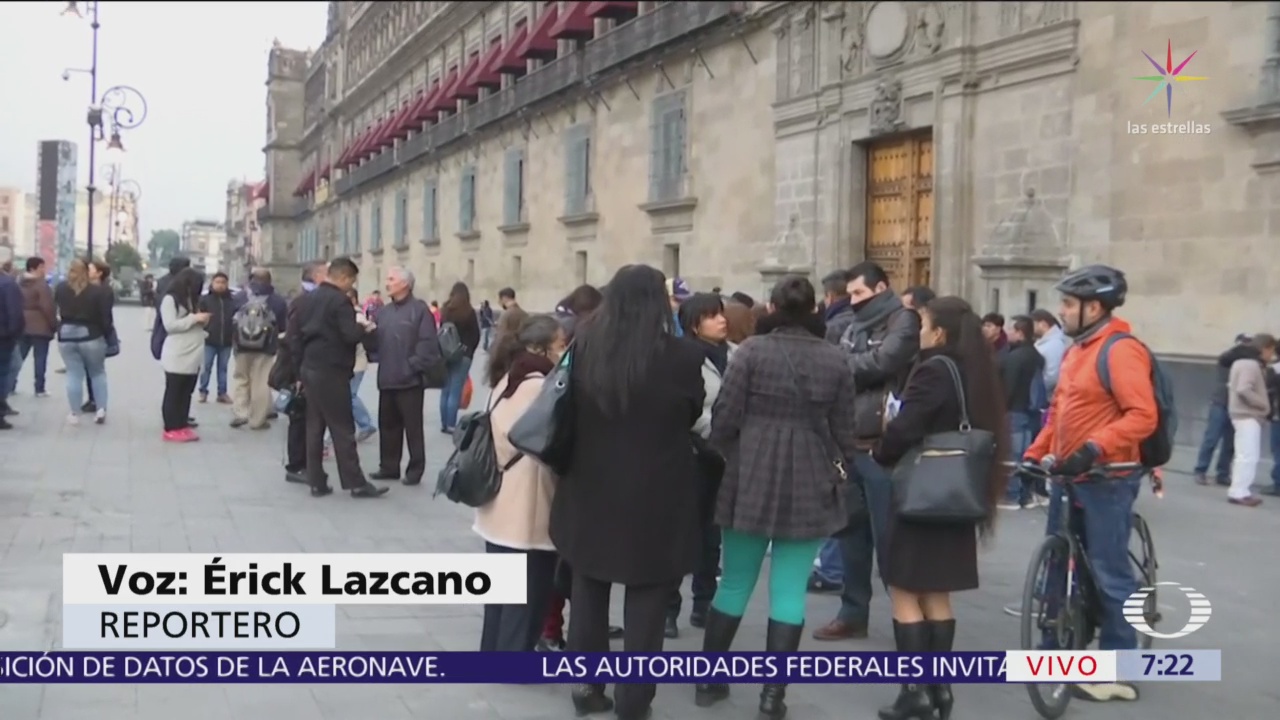 Trabajadores despedidos del SAT se manifiestan en Palacio Nacional