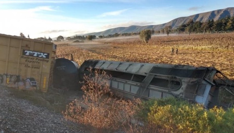 Descarrilan furgones de tren de carga en Puebla