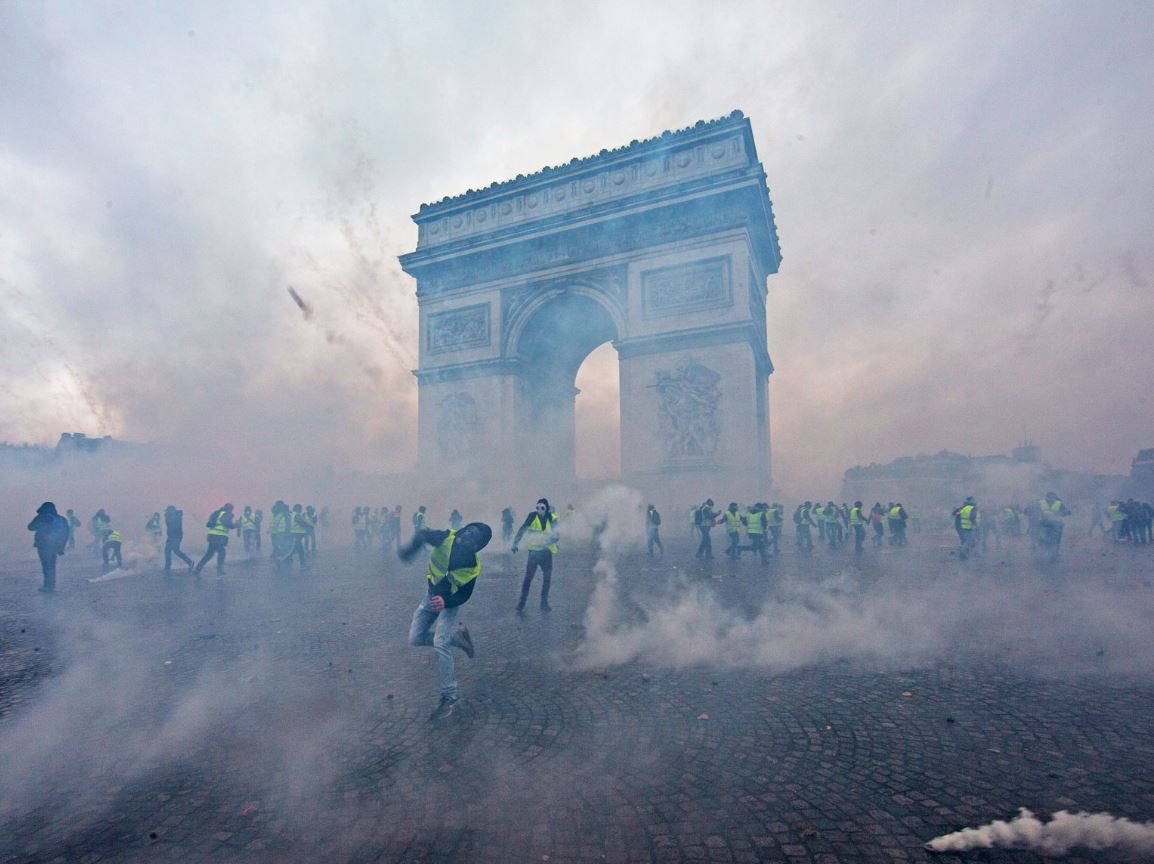 Fotos: Así fueron las violentas protestas contra el 'gasolinazo' en París