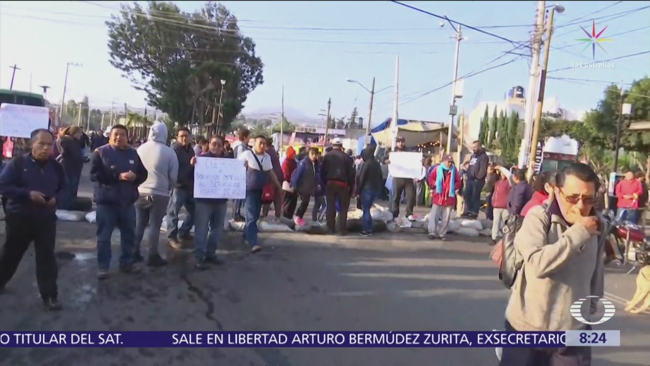 Vecinos de Tláhuac realizan bloqueo por falta de agua