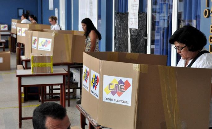 Abren en Venezuela centros de votación para comicios locales
