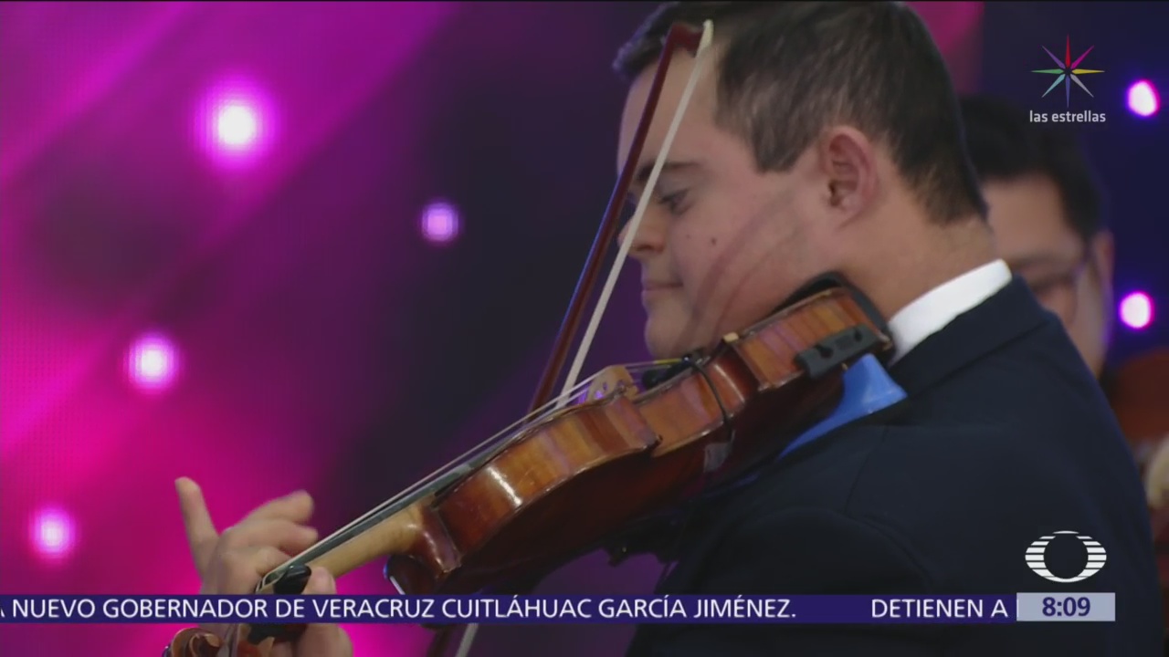 Violinista con Síndrome de Down vence obstáculos y se vuelve concertista
