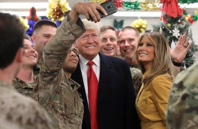 Trump insiste sobre muro fronterizo; realiza visita sorpresa en Irak