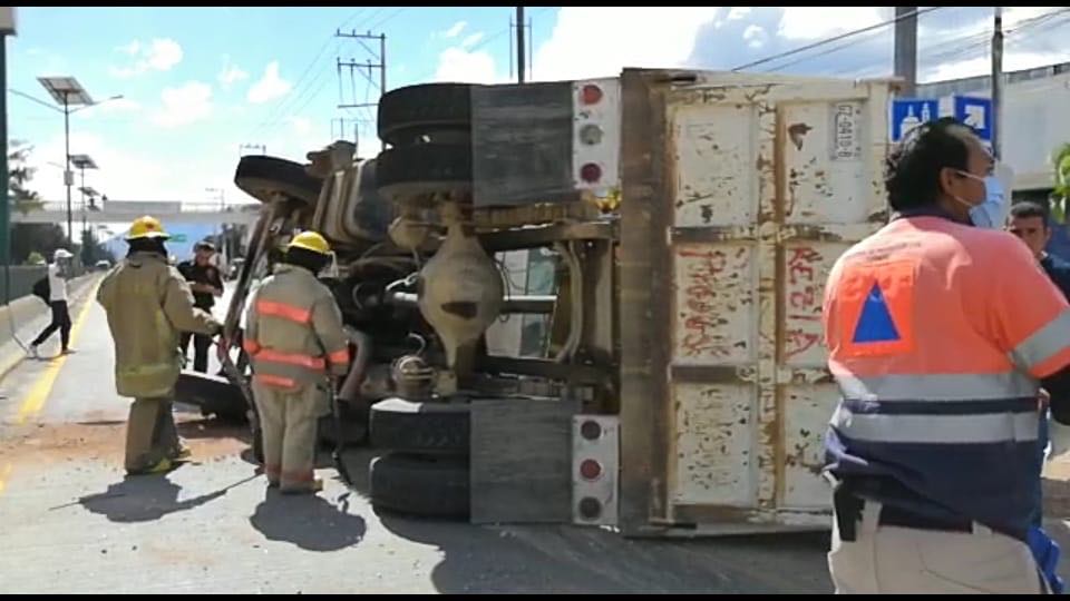 Accidente Guerrero; vuelca camión en la Autopista del Sol