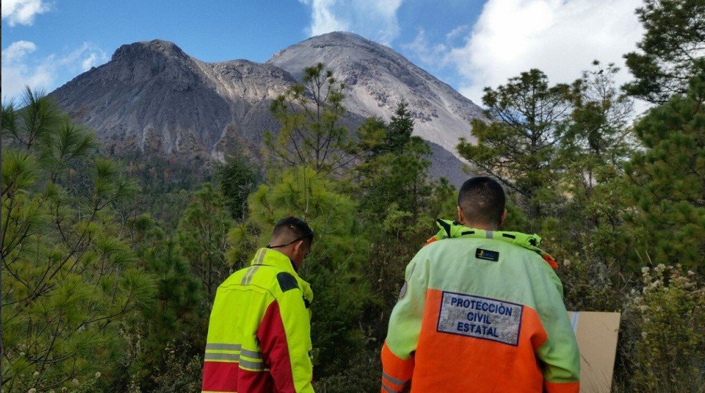 INEGI dona equipos para el monitoreo del Volcán de Colima