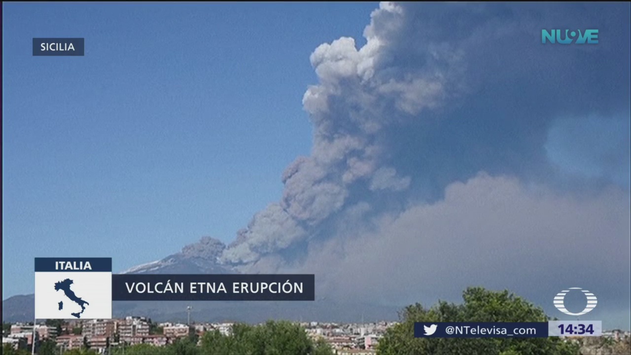 Volcán Etna, en Italia, hace erupción