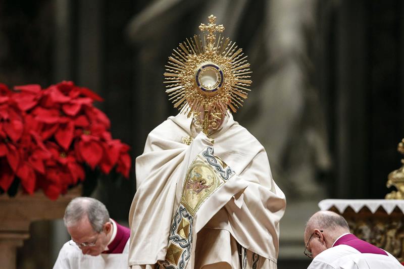 Papa Francisco pide en Año Nuevo una mirada materna ante un mundo desunido y en soledad