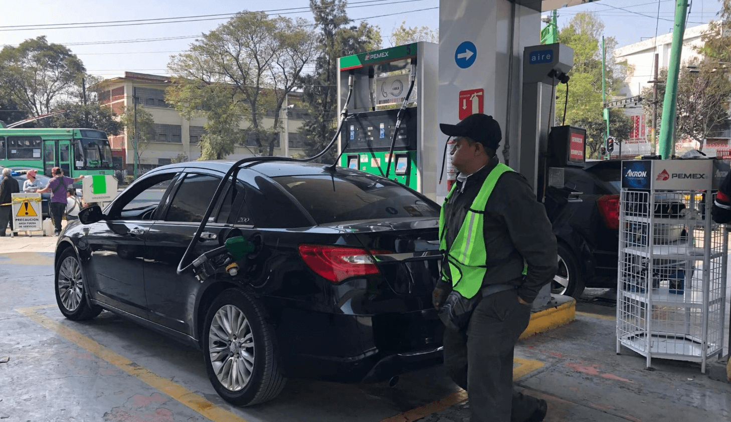 Conductores ignoran calendario para cargar gasolina en CDMX