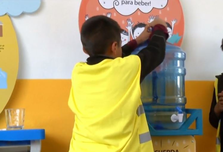 Agua Segura’ ayuda a niños mexicanos