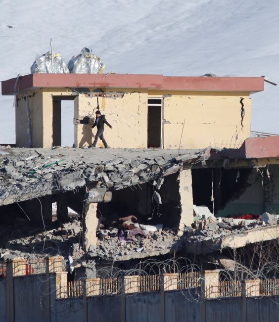 Cerca de 100 muertos tras ataque talibán a base del servicio secreto afgano