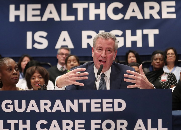 Nueva York planea garantizar atención médica universal