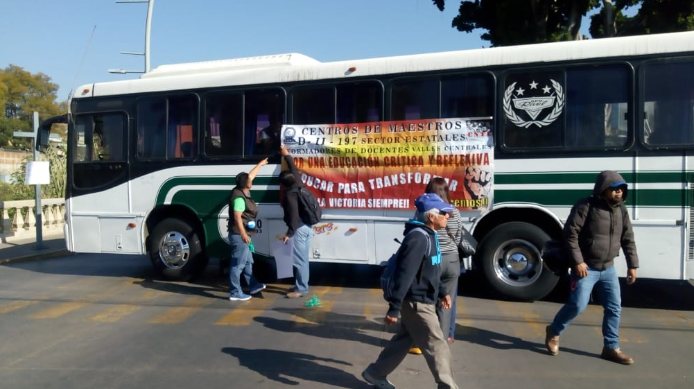 CNTE instala bloqueo en centro de la ciudad de Oaxaca