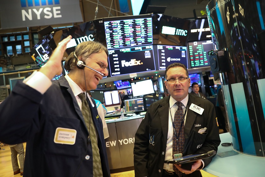 Wall Street cierra en verde y el Dow Jones sube 0.65%