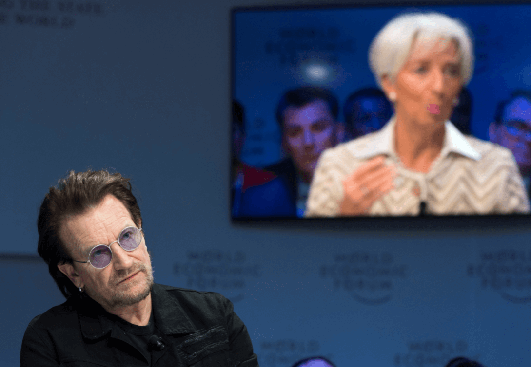 Bono y Lagarde participan en una mesa redonda en Davos, Suiza. (EFE) 