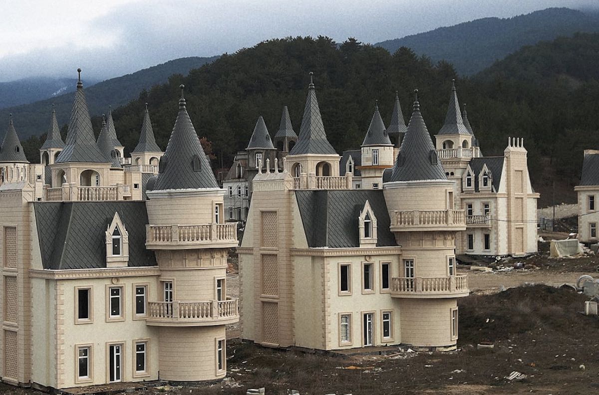 FOTOS: Existen castillos como de fantasía en esta villa abandonada