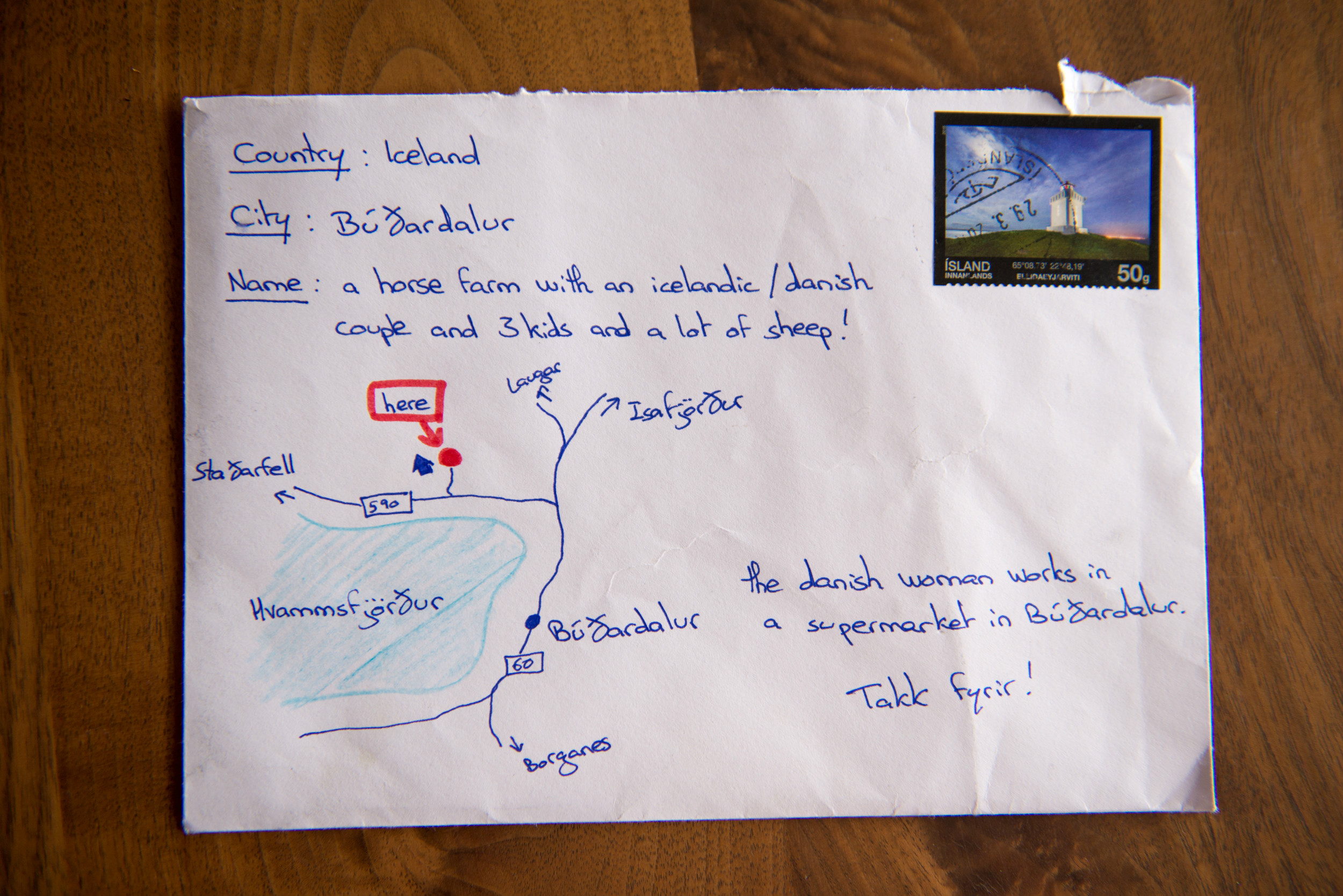 Carta con un mapa dibujado y sin dirección llega a Islandia